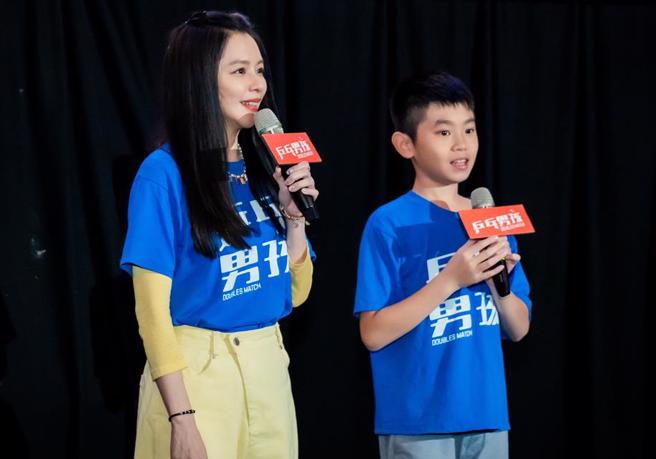 電影中的母子檔Vivian 徐若瑄及李星緯9日在電影放映後到場，接受全場觀眾提問。（圖／華納兄弟提供）