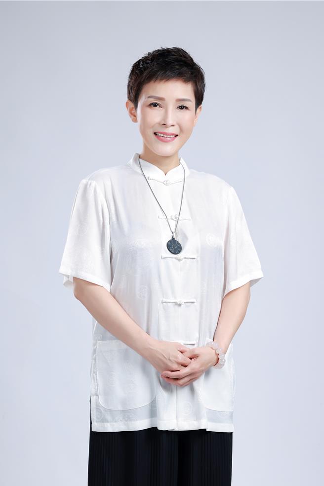 唐德惠以本名黄子芸出书，分享这几年为人办事案例。（红蚂蚁图书提供）