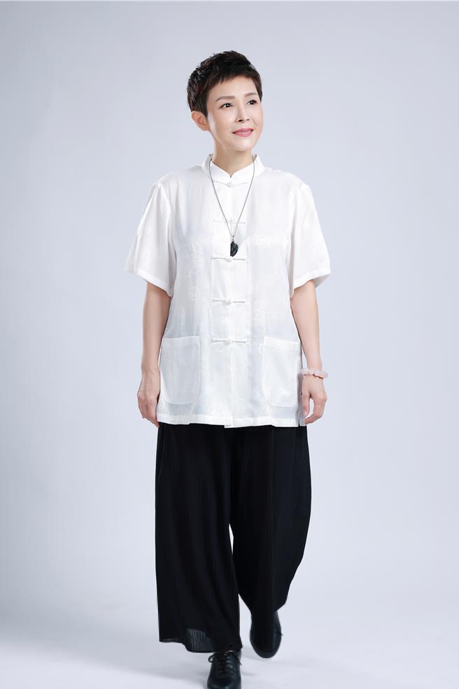 唐德惠以本名黄子芸出书，分享这几年为人办事案例。（红蚂蚁图书提供）