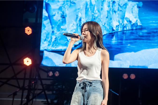 白安带来〈是什么让我遇见这样的你〉等经典歌曲。（相信音乐提供）