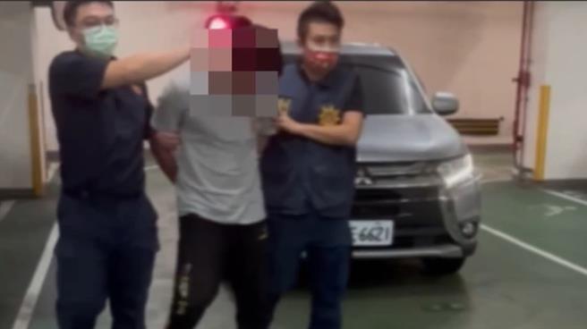 警方到场后，将黄姓男子带返所，讯后依妨害自由罪嫌将他移送高雄地检署侦办。（翻摄画面／纪爰高雄传真）