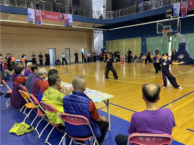 第25届「中华世界杨家老架太亟武艺锦标赛」10日在台东大学体育馆开幕。（蔡旻妤摄）
