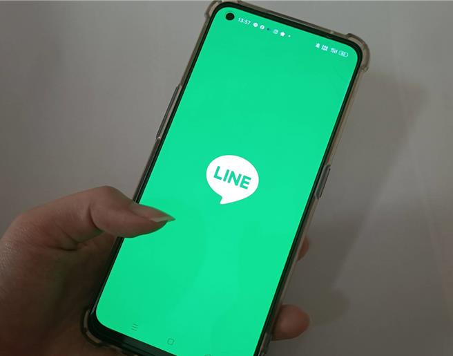 全台2成劳工曾在下班后接获主管以Line等通讯形式交办工作，打扰休息时间。（陈淑娥摄）