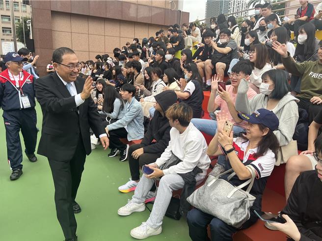 致理科技大學今舉行創校60周年校慶，新北市長侯友宜到場祝賀。（王揚傑攝）
