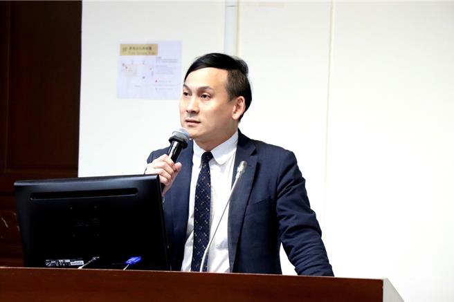 国民党立委叶元之揭露，公视「TaiwanPlus」4年烧58亿，痛批「既伤身体、又达不到效果」的平台不如废掉。（叶元之提供）