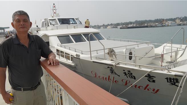 钟顺祥推动台南将军渔港到澎湖南方四岛观光航运，已连续亏损9年。（宝智华摄）