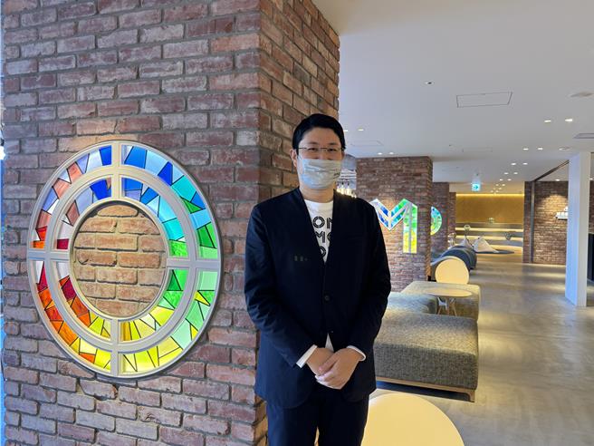 星宇航空是唯一飞航函馆定期航班的国籍全服务航空公司，与星野集团旗下OMO饭店共同开发北海道旅游商机。图为函馆OMO 5总经理中村光一郎。(洪凯音摄影／洪凯音日本传真)