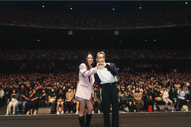 孙盛希首登北流开唱，林宥嘉当嘉宾助阵。（滚石唱片提供）