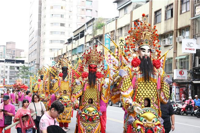 新北玄天上帝文化祭邁入第10年，舉辦規模及參與信眾，堪稱北台灣最大的玄天上帝慶典，現場熱鬧滾滾。（張鎧乙攝）