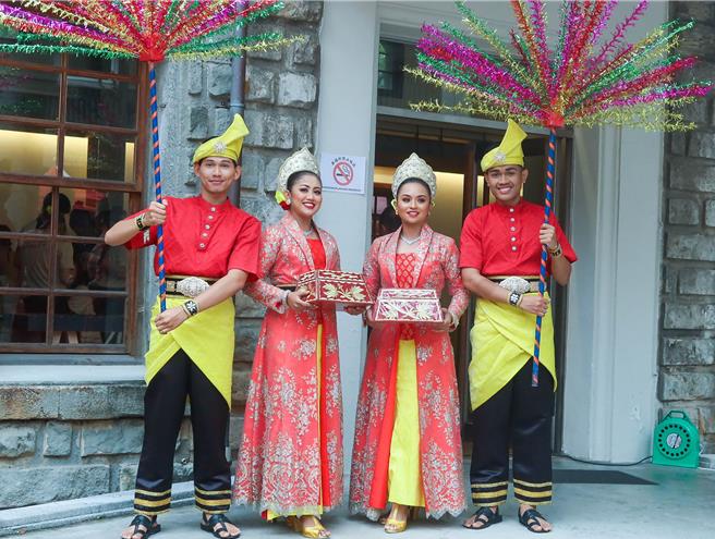 活动邀请来自马六甲的「马六甲文化艺术团」做快闪演出。（粘耿豪摄）