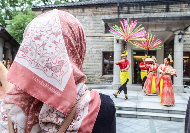 活动除推广大马文化，也让在台大马人士一解思乡之情。(粘耿豪摄)