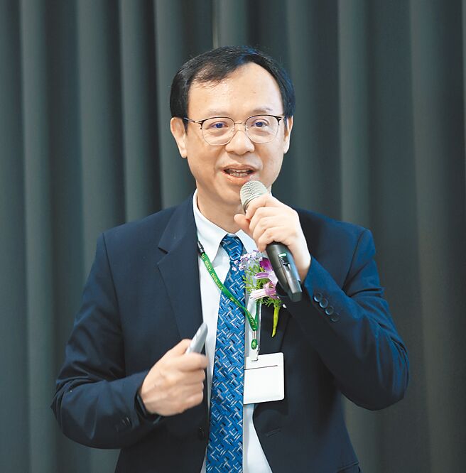 健保署长石崇良抛出改革想法，房屋转售、证券交易等若能作为健保补充性财源，一般保费费率的成长就不用那么快。（姚志平摄）