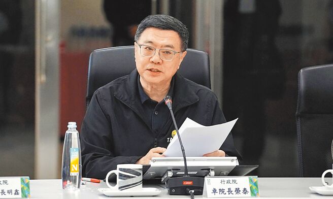 国道5号衔接苏花改工程预算从178亿上修至370亿元，行政院长卓荣泰9日赴宜兰视察时，强调今天不做，明天连后悔机会都没有，预计最快11日批示同意综合规画的公文。（李忠一摄）