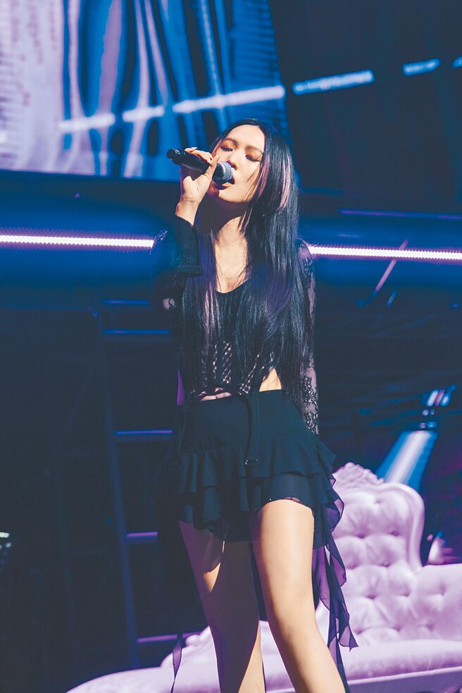 孙盛希9日首度登上北流开唱，卖力演出多首夯曲。（滚石唱片提供）
