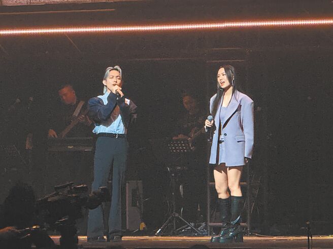 孙盛希（右）9日举办演唱会，邀来林宥嘉担任嘉宾对唱。（读者提供）