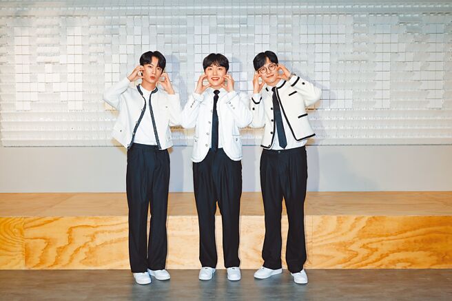 B1A4暌違7年在台舉辦專場演唱會，9日成員孔燦（左起）、燦多、CNU接受聯訪。（網銀國際提供）