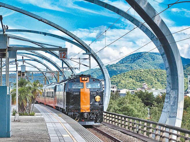 台湾最美的观光列车鸣日号。    （雄狮旅游提供）