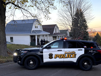 反川美男射殺4家人自轟亡 川普照片有「恨」字