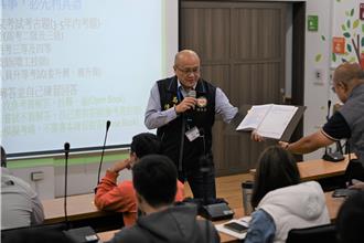 桃園環保局長化身補教師 為國考生開即戰力特訓班