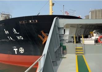 高雄港2水泥船差1公尺險釀撞擊悲劇　航港局找船公司開航安會檢討 