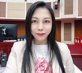 打造寵物友善城市  闕枚莎推全國首座「室內多功能寵物運動公園』獲市府支持