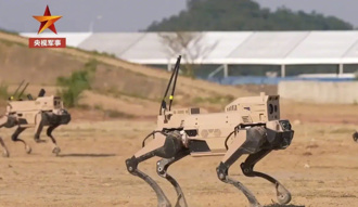 未來戰士機器狼群現身珠海航展 多角色自主協同集群作戰