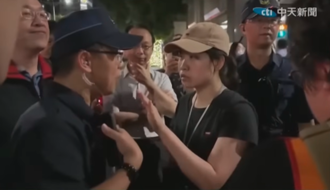 綠委助理嗆警「我要封街你嫌人少」 粉專：青鳥真相大白