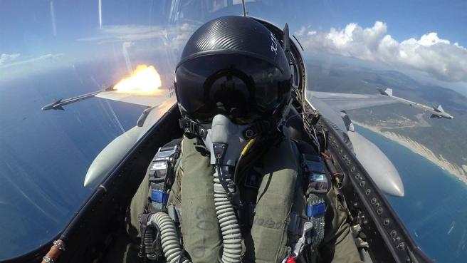 空军日前完成年度「战术总验收」，官兵模拟实战对抗，透过「红外线飞弹射击竞赛」等验收课目，有效验证空中战技与地勤专业，展现捍卫领空决心。（空军司令部提供）