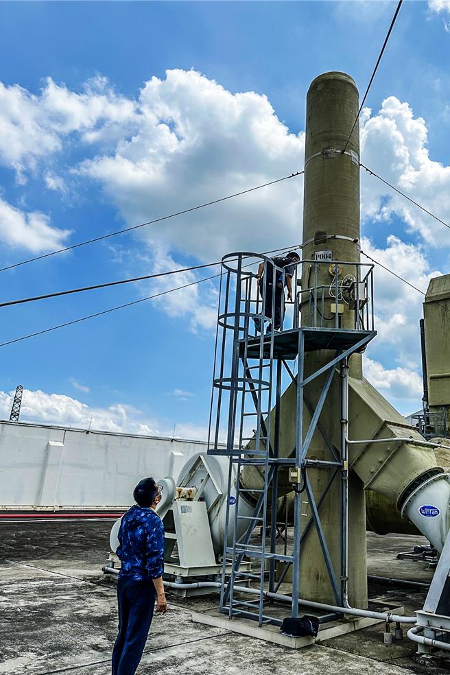 新竹地检署指挥新竹市调查站与警政署第七总队第三大队，侦破半导体封装测试的颀邦科公司3名环安人员涉嫌偽造空气污染数据案。（新竹地检署提供／罗浚滨新竹传真）