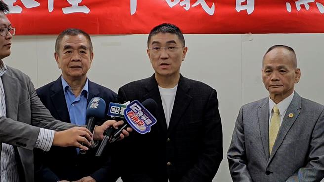 基隆市長謝國樑（圖中）呼籲藍營各縣市力挺國民黨中央今年3月對《財劃法》修法的共識，務必讓修法過關。（張志康攝）