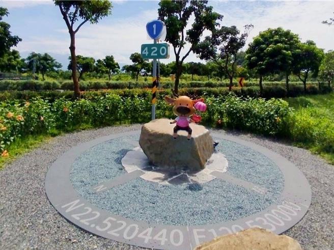 台第12只幸福公鹿、台1线420K的「1420一世爱你」鹿小纷，11日正式启用。（公路局南分局提供／罗琦文屏东报导）