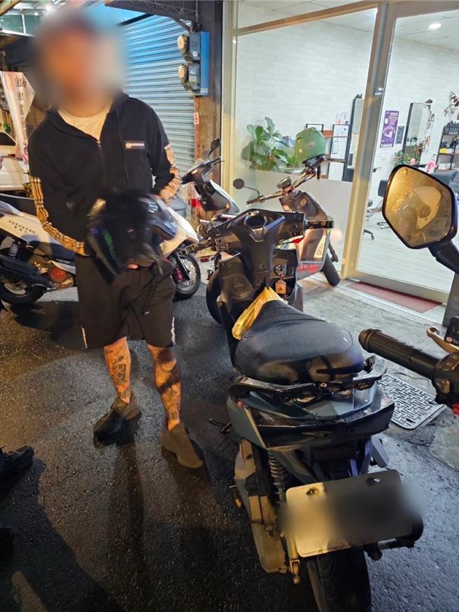 桃园市环保局与八德警分局合作，运用相关科技设备比对上百笔资料后查出，1辆多次在八德区兴丰路嚣张制造噪音的改装车车籍资料。（桃园市环保局提供）