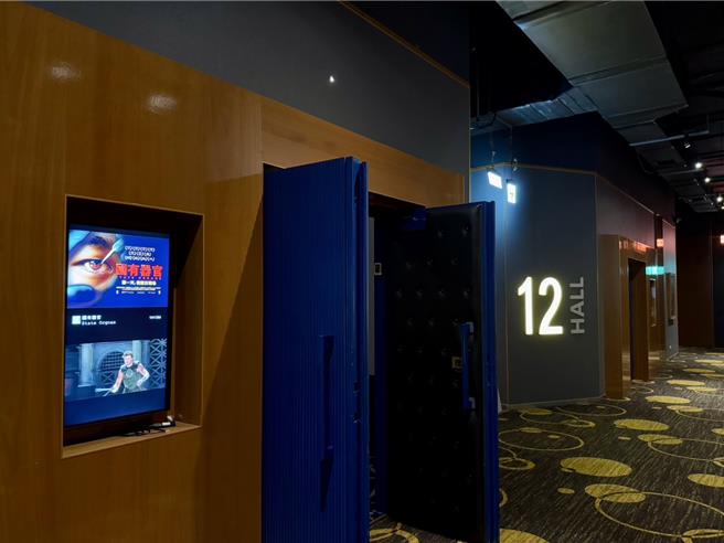 民眾指出，昨（10）日晚間7時許去高雄市區戲院看紀錄片《國有器官》，搭電梯從1樓到2樓時，電梯突然故障降「半層樓」，嚇壞所有人。（紀爰攝）