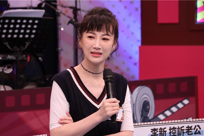 李新抱怨沈世朋不会安排行程。（中天综合台提供）