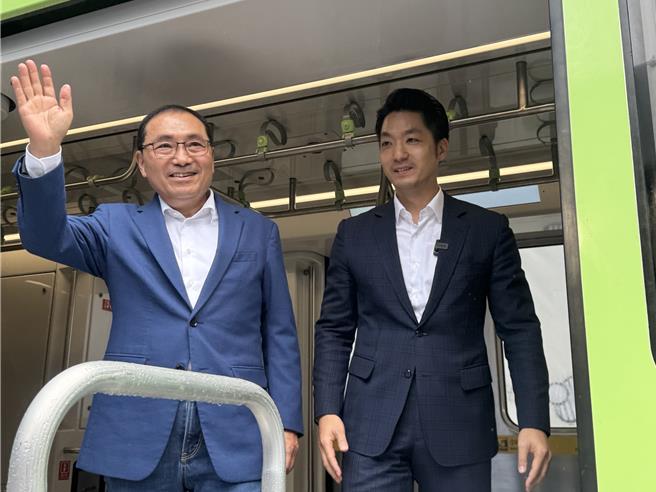 《财政收支划分法》今（11）日将在立法院确认议事录，台北市长蒋万安与新北市长侯友宜一起出席活动时被问及此事，蒋万安说，应该要增加营利事业营业的的分配权中来呈现地方政府财政鼓励的指标；侯友宜则认为，大家应该先求有再求好。（柯毓庭摄）