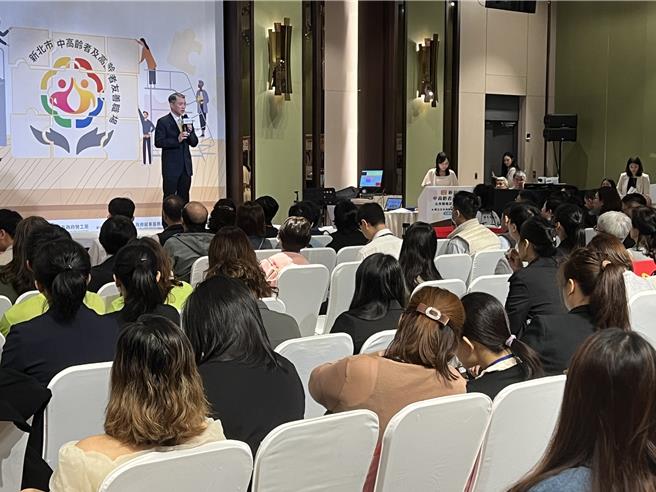 新北市勞工局今舉辦「中高齡者及高齡者友善職場認證表揚活動」。（王揚傑攝）