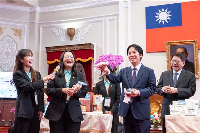 接见青年大使，赖清德：百亿海外圆梦计画很快就可以上路。（总统府提供）