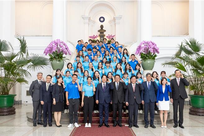 接见青年大使，赖清德：百亿海外圆梦计画很快就可以上路。（总统府提供）