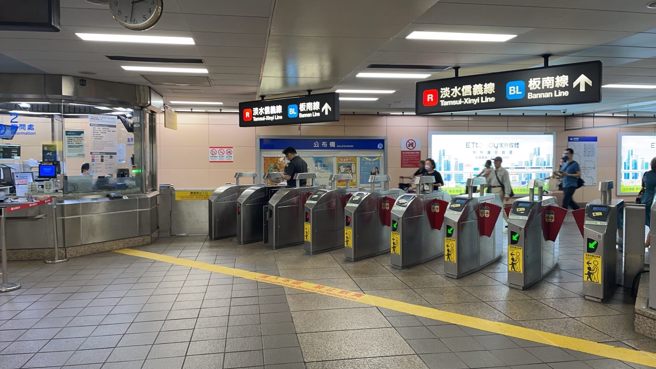 台北捷运表示，旅客若携带危险物或易燃物，进入捷运系统，可处1万元以上、100万元以下罚锾。（图／翻摄自北捷官网）
