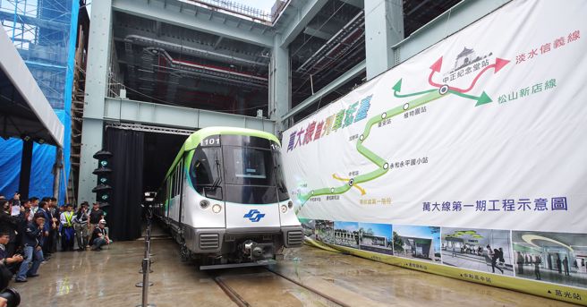 捷运万大中和线首列车抵台11日揭幕。（黄世麒摄）