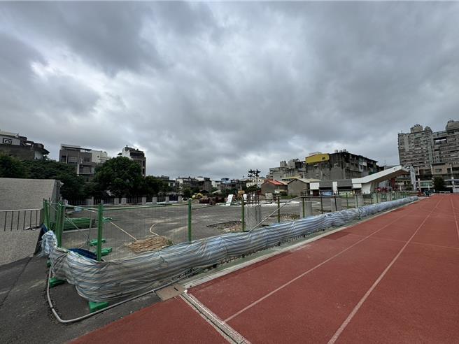 部分学校光电球场建设进度严重落后，甚至面临解约困境。 （叶忠伦服务处提供／吕丽甄苗栗传真）