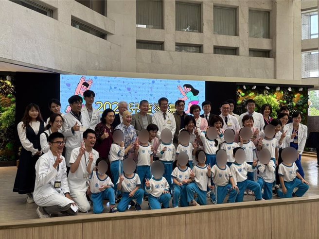 臺北榮總與兒童燙傷基金會辦理「2024兒童燙傷宣導週」，今日（11）正式揭開序幕，將在中正一樓大廳舉行為期5天的活動。（李念庭攝）