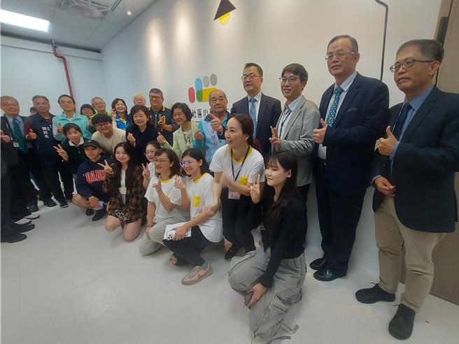 新北市卫生局11日为淡水、芦洲心卫中心开幕。（张铠乙摄）