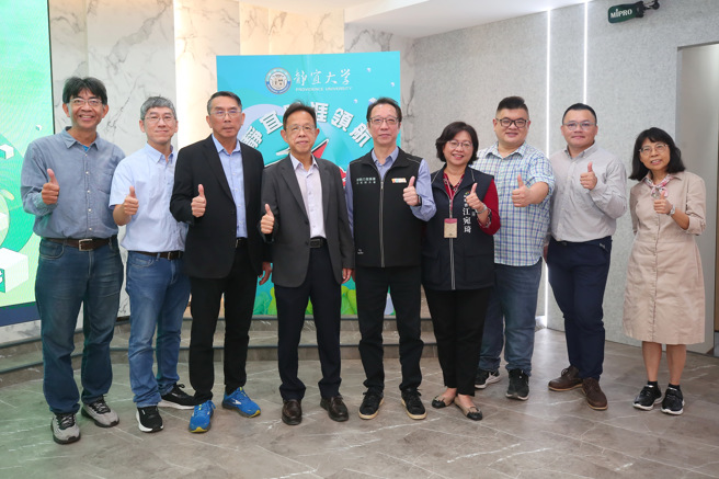 靜宜「職涯領航」成果展最大亮點為「永續職輔」，校方結合永續產業協助學生開啟綠領職涯。(照片/靜宜大學提供)