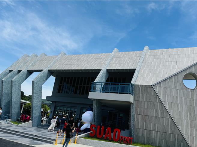 國民黨籍宜蘭縣議員陳玉萍指出今年6月，蘇澳港新建的旅運中心有日本丸郵輪團來旅遊，成效不錯。（吳佩蓉攝）