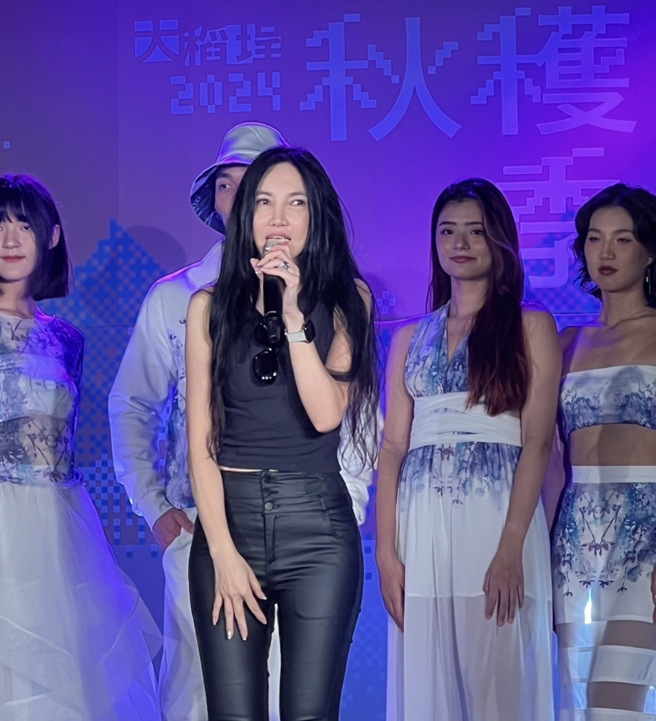 黄秀瑾期盼印花风格服装成为时尚迷的行走艺术。(戴志扬翻摄)