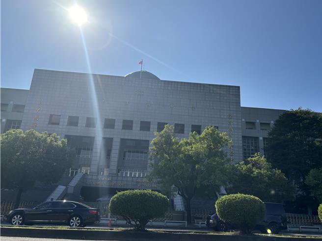 台中市1名女骑士骑机车经向上路五段往市区，遭测速照相测到速限40公里路段却飙到84公里，遭裁罚1万2000元罚锾，经提行政诉讼逆转原处分。（冯惠宜摄）