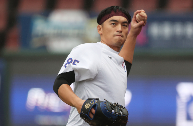 乐天桃猿将全力留下朱育贤。（毛琬婷摄）