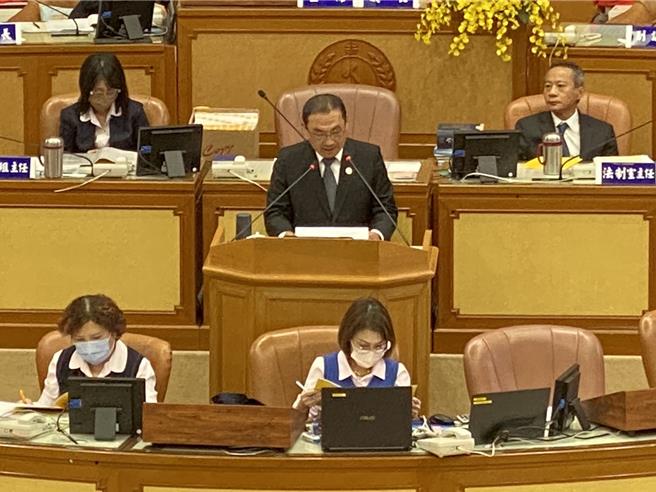 新北市議會11日召開第4屆第4次定期會，新北市長侯友宜列席報告114年度新北市總預算。（高鈞麟攝）