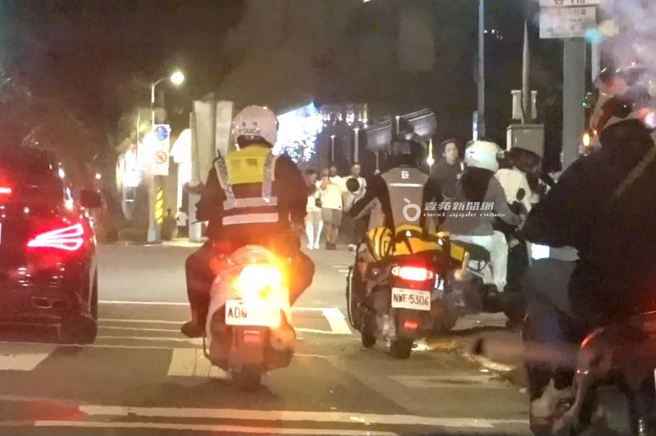 壹苹指控李多慧骑机车右转未礼让行人。（图／壹苹新闻网提供）